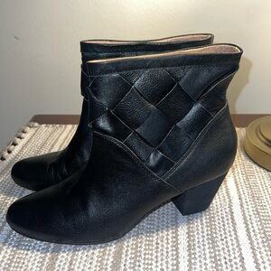 Corso Como Women’s Black Leather Bootie Size 7.5